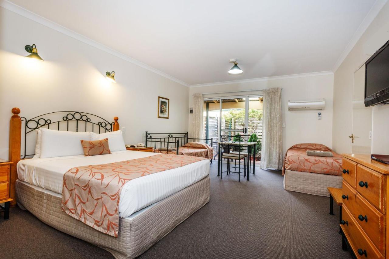 Nelsons Of Bridgetown Hotel ภายนอก รูปภาพ